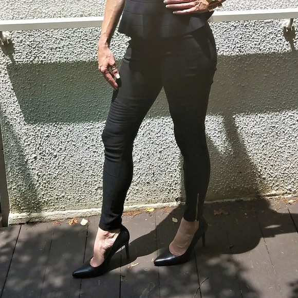 LAST ONE!  NWT Black Ankle Zip Moto Leggings S/M - Picture 4 of 8
